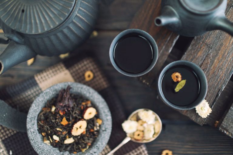 Le thé noir a des pouvoirs similaires au thé vert